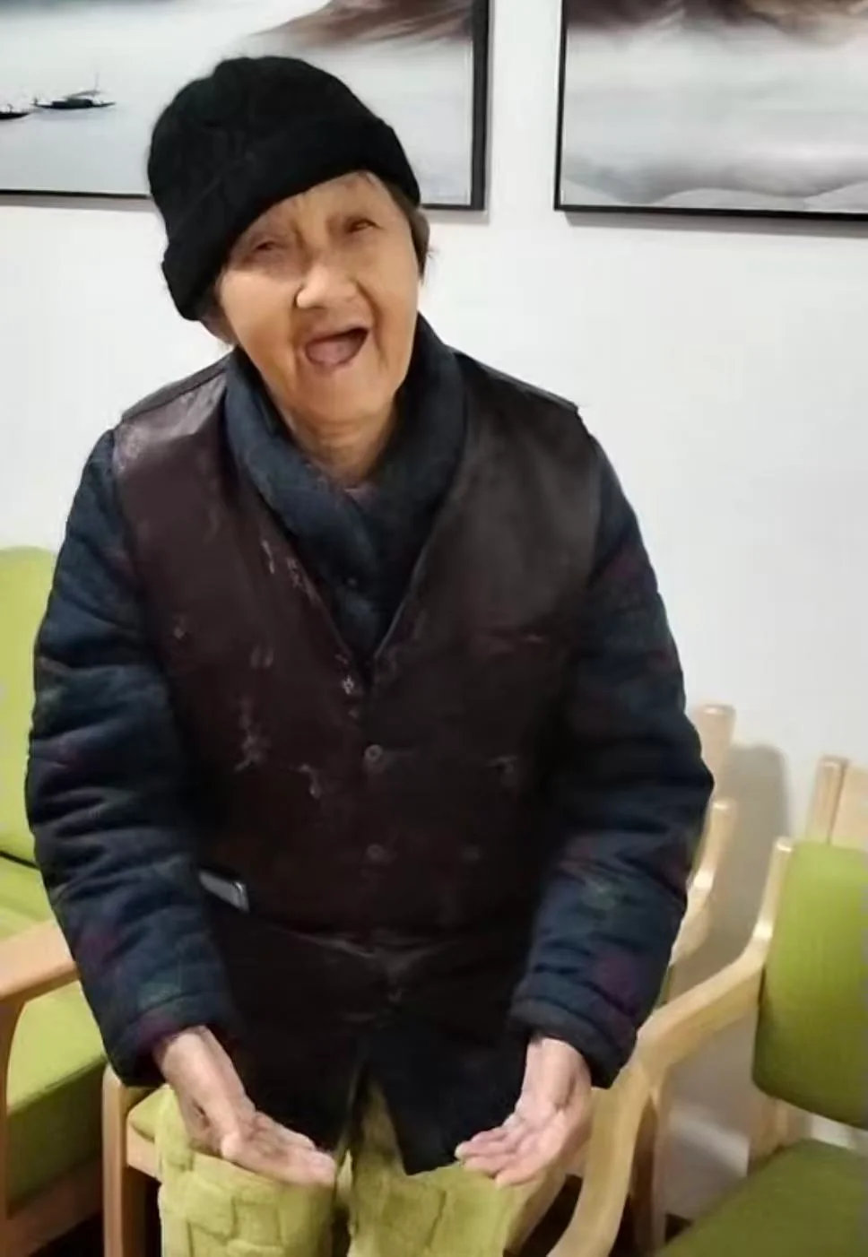 好老师康养长者在活动中开怀大笑