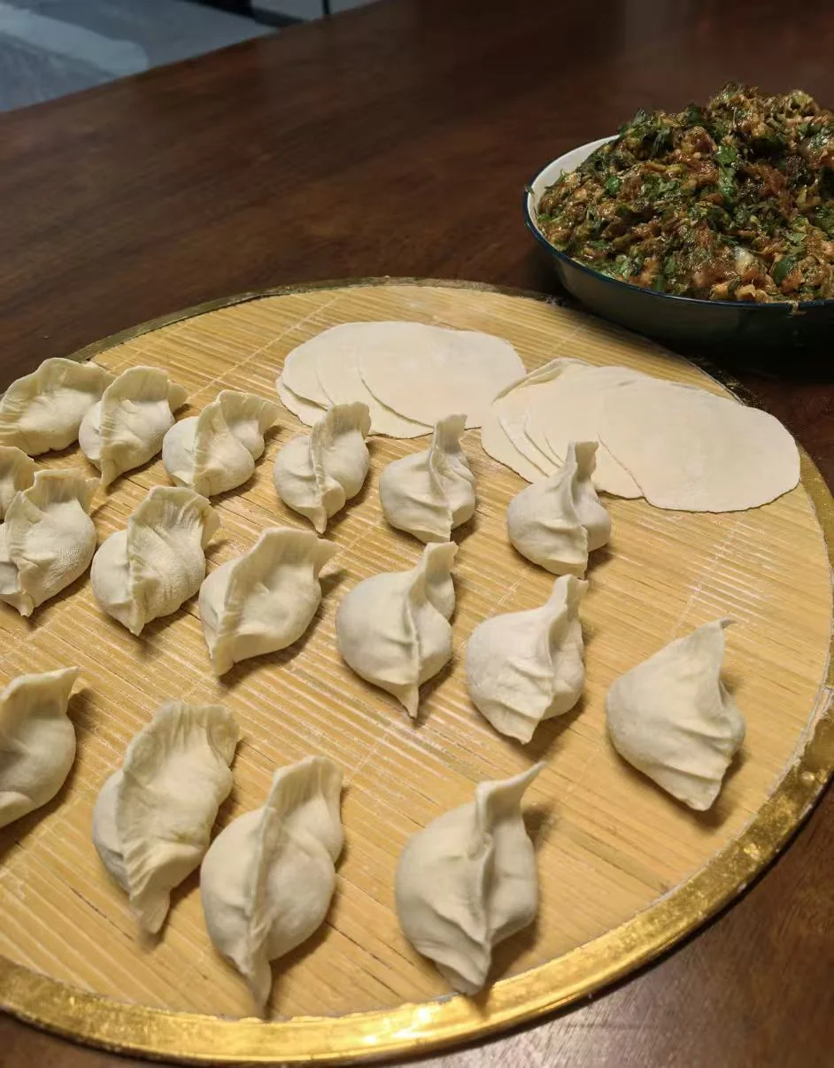 手工包饺子